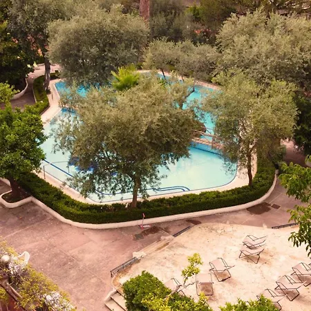 Sweetness & Pool Apartment