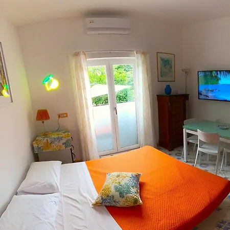 Sweetness & Pool * Sorrento